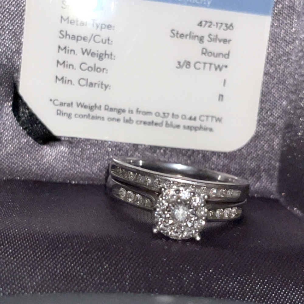 Women’s wedding ring see pictures for ring details